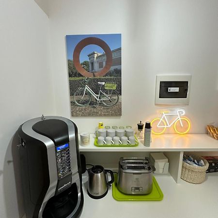 Hotel Bed&Bikerome Angelico Esterno foto