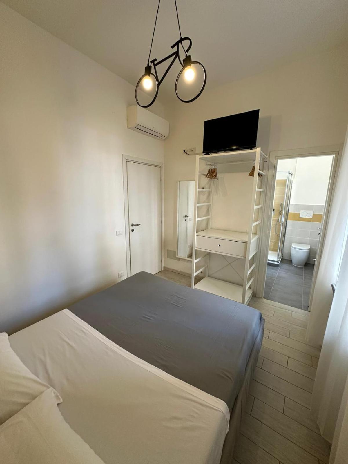Hotel Bed&Bikerome Angelico Esterno foto